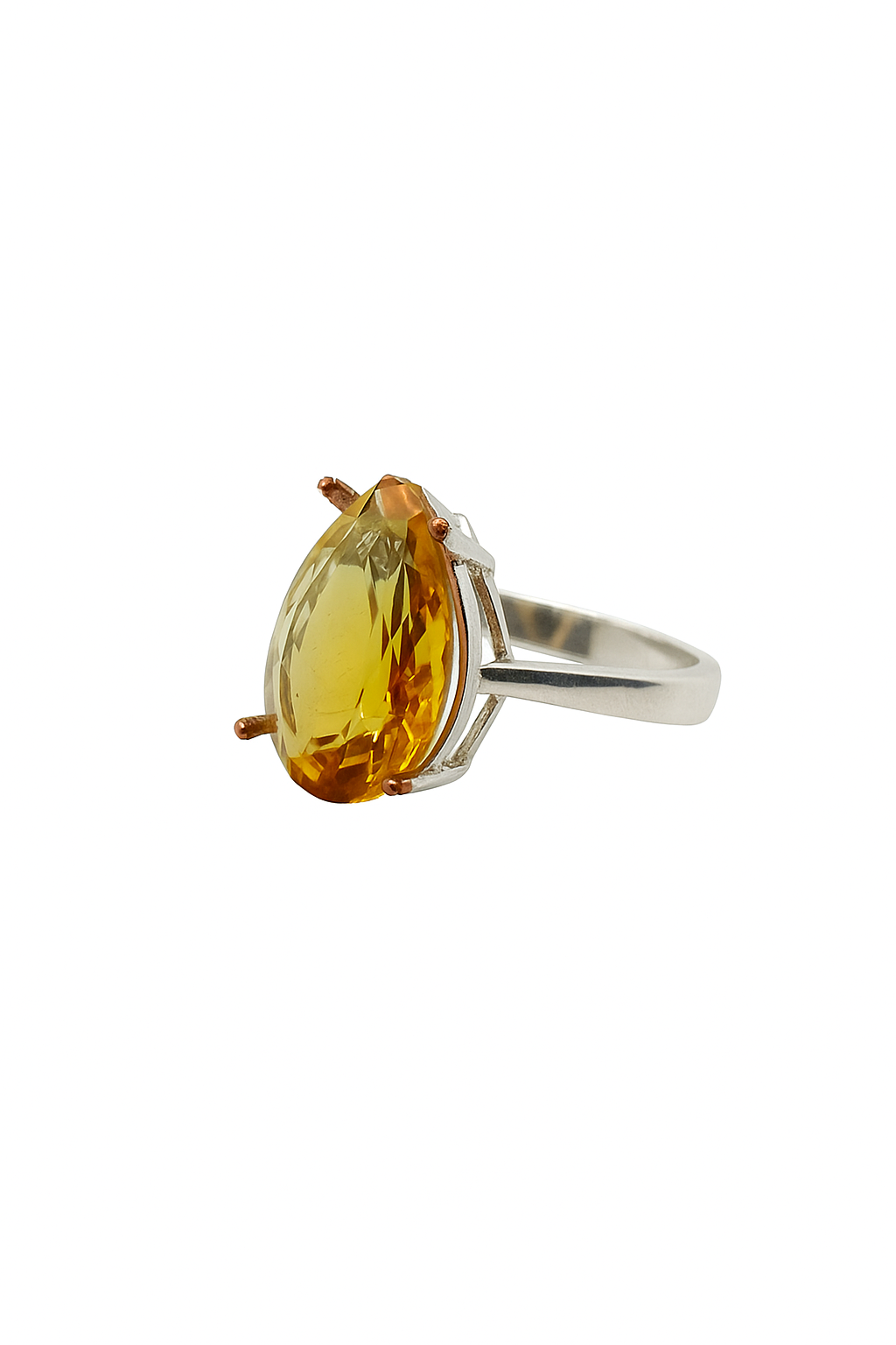 Ring pear-shaped Zultanite gemstone at its center